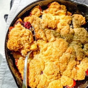 Featured image of blackberry peach cobbler.