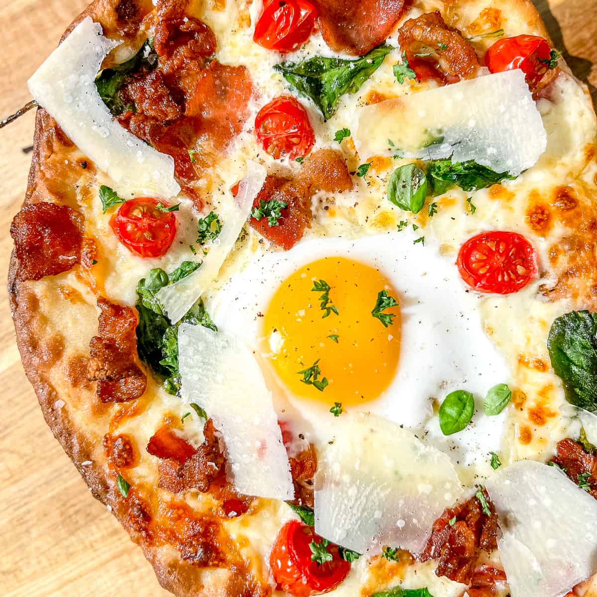 naan pizza with egg.