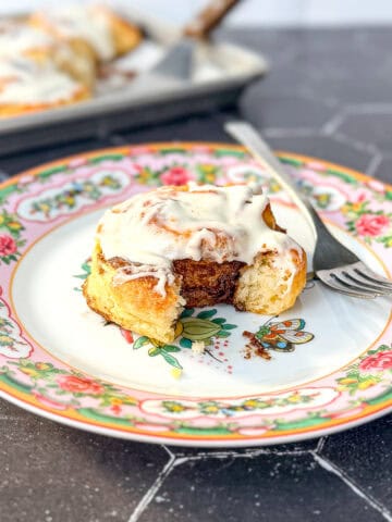 Biscuits cinnamon roll on a floral plate.