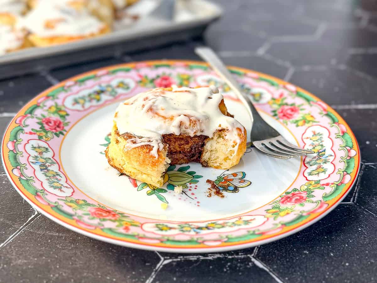 Biscuits cinnamon roll on a floral plate.