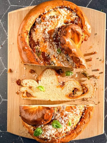 A sliced loaf of pane bianco.